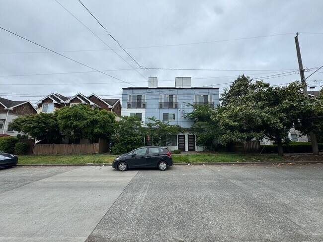 Foto del edificio - Modern 2018 Townhome with Rooftop Deck Nea...