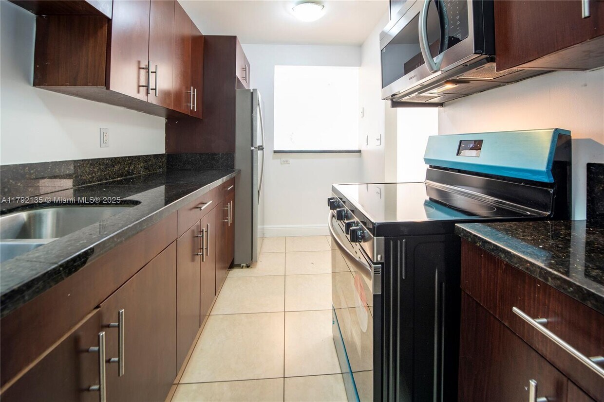 Foto principal - 4147 Stirling Rd