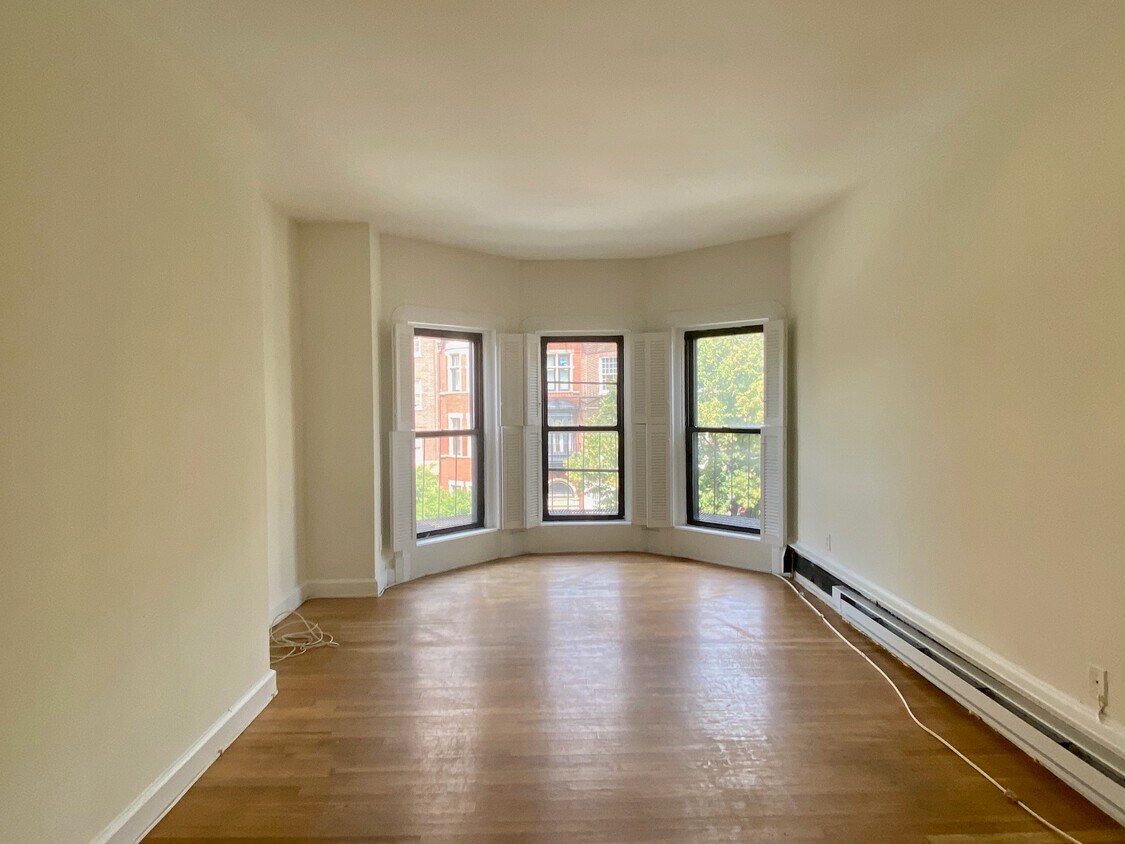 Primary Photo - 529 Beacon St