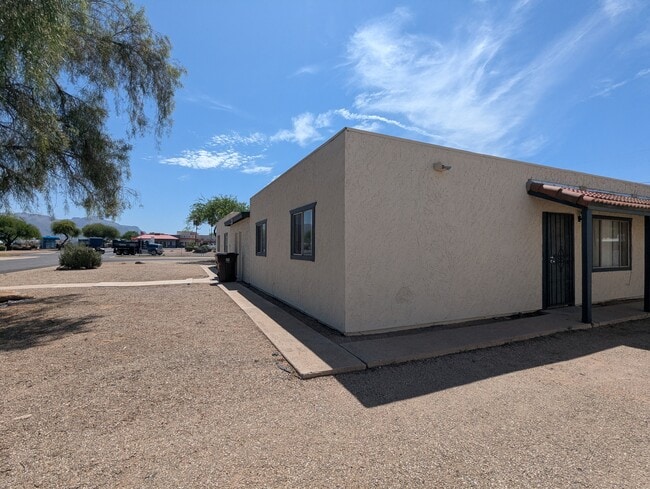 Building Photo - 1535 E 29th Ave