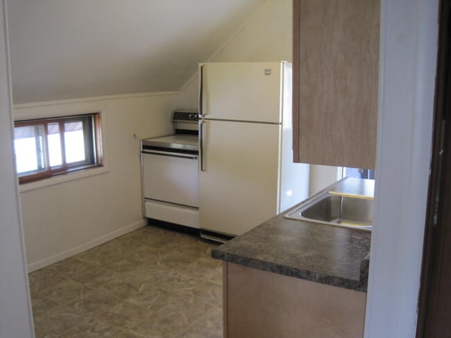 Building Photo - 1138 E Madison St