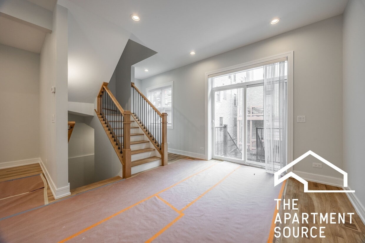 Photo - 858 N Paulina St (Chicago, IL)