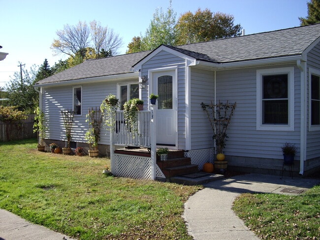 Building Photo - 13 Wards Ln