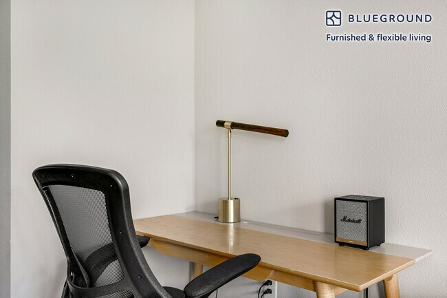 Foto del edificio - 3560 Rambla Pl