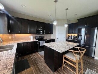 Building Photo - 3247 Woodstone Dr SW
