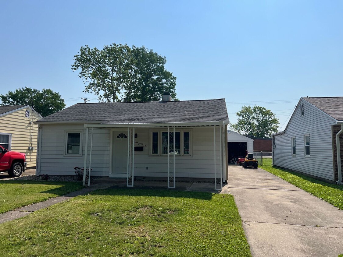 Foto principal - Charming 2 Bedroom 1 Bath Home!