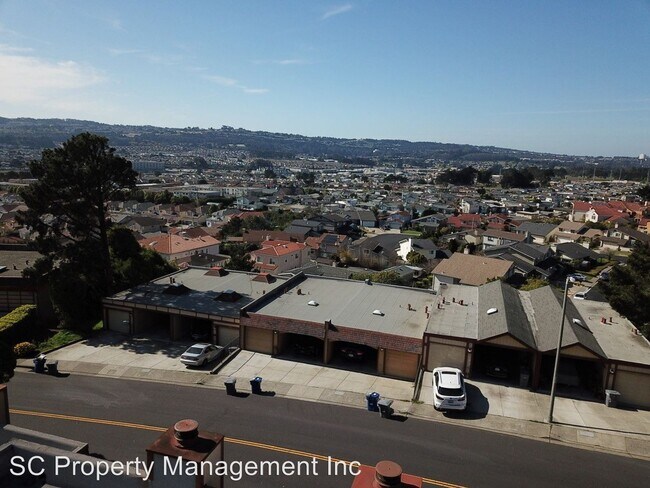 Building Photo - 826 Stonegate Dr