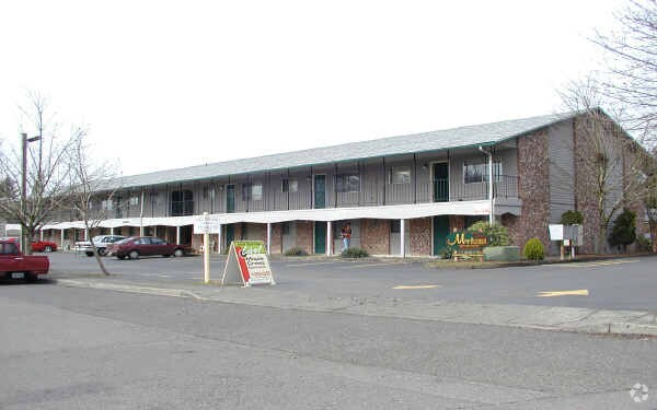 Lake Crest Apartments. - Maple Crest Apartments