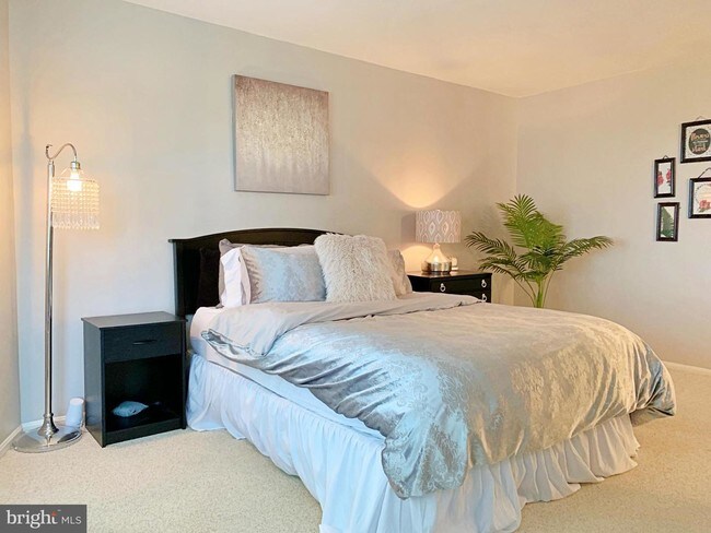 Foto del edificio - 8340 Greensboro Dr