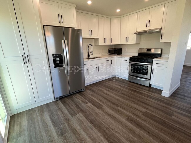 Foto del edificio - 11464 W Larch Rd