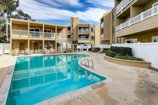 Área de piscina - 3030 Suncrest Dr