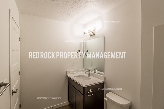 Foto del edificio - 1030 N Davis Ln