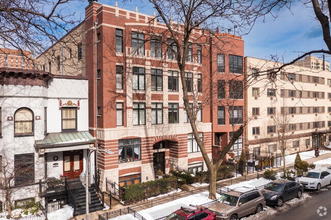 Building Photo - 540 W Oakdale Ave
