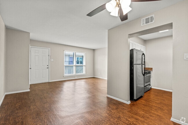 1BR, 1BA - 692SF - Dining Room - University Villas Apartments