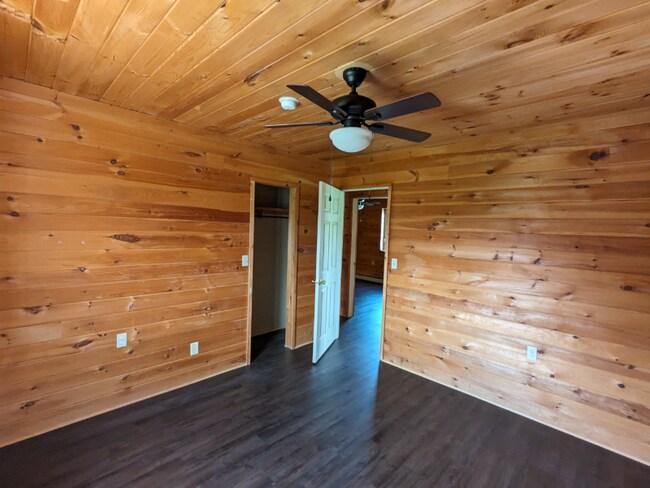 Foto del edificio - 215 Windy Hill Rd