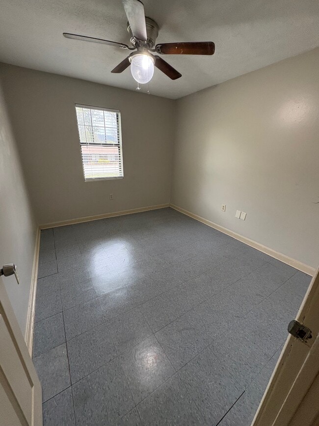 Building Photo - 244 Park Rd SW