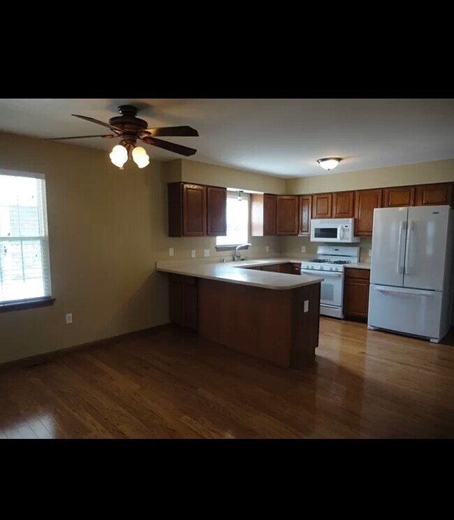 Building Photo - 105 N University Dr
