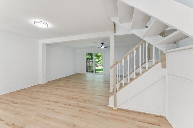 Building Photo - Charming 3BR Townhome in Charlotte