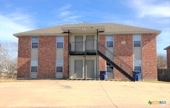 Building Photo - 415 Creek St