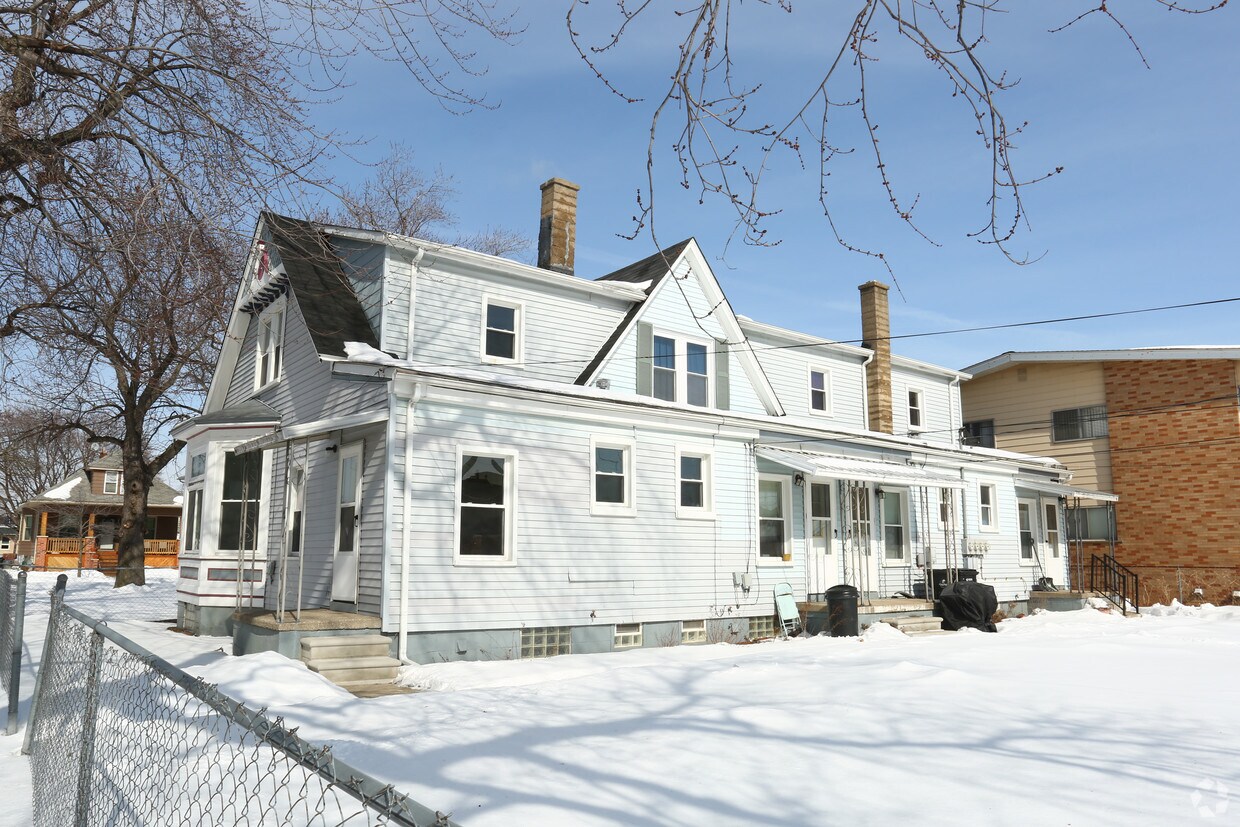 559 Elm St, Wyandotte, MI 48192 Apartments in Wyandotte, MI