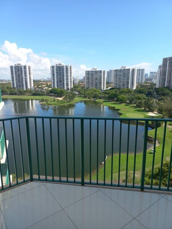 Building Photo - 20000 E Country Club Dr