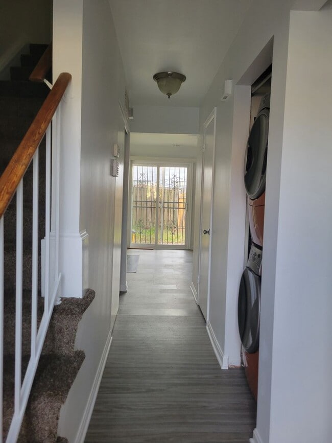 Building Photo - Charming 2 BR/1.5 BA Townhome in Suitland!