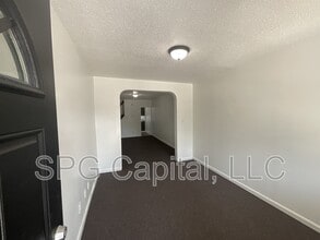 Building Photo - 613 W Mason Ave