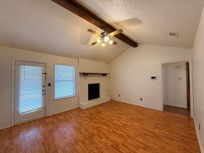 Foto del edificio - RENT REDUCTION & RENT SPECIAL - AVAILABLE NOW!