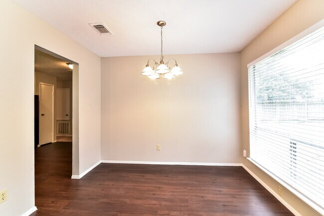 Foto del edificio - 4606 Lost Lake Ln