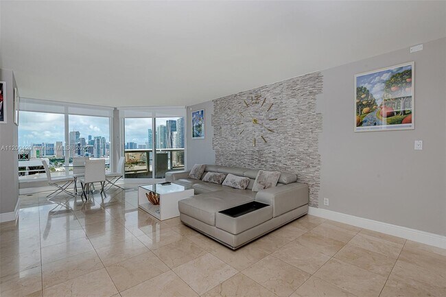 Foto del edificio - 1717 N Bayshore Dr