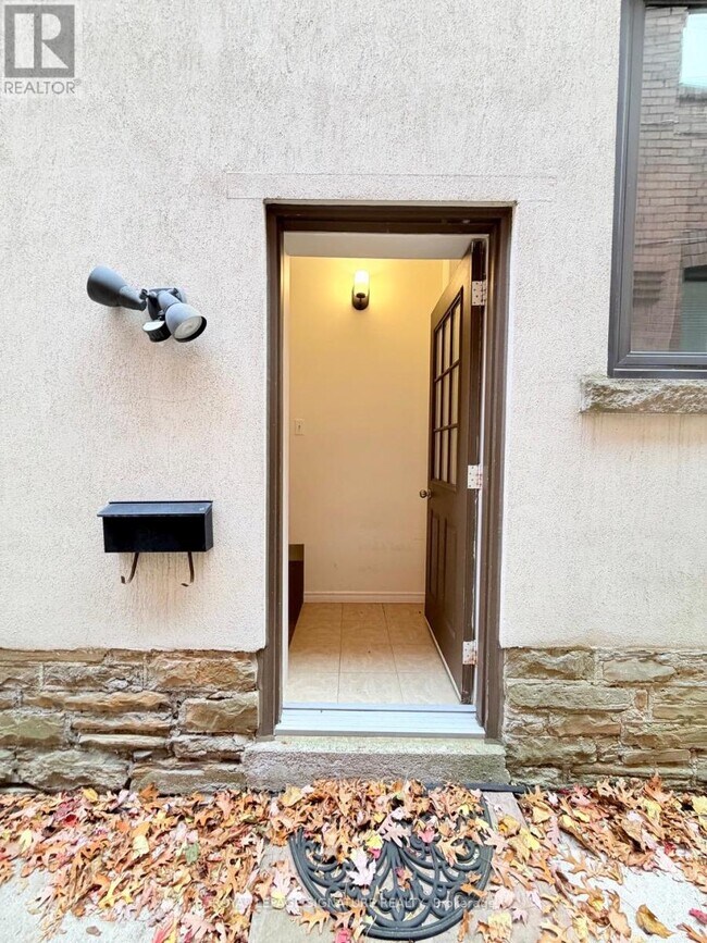 Photo du bâtiment - 490 Windermere Ave