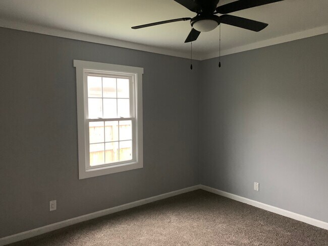 Foto del edificio - 609 Hurst Pl