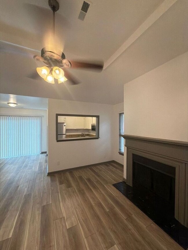 Building Photo - 10500 Bay Pointe Ct