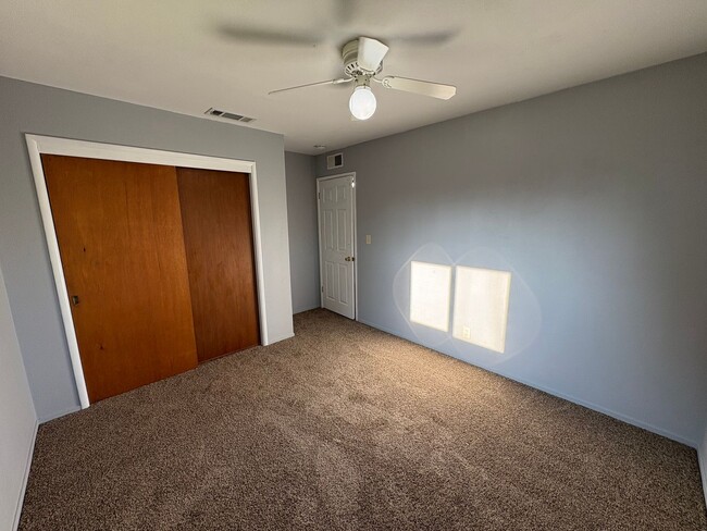 Building Photo - Spacious Home Near Shopping Center Rent Re...