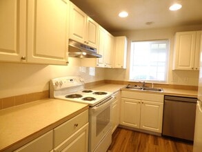 Building Photo - 4192 Sunnyview Rd NE