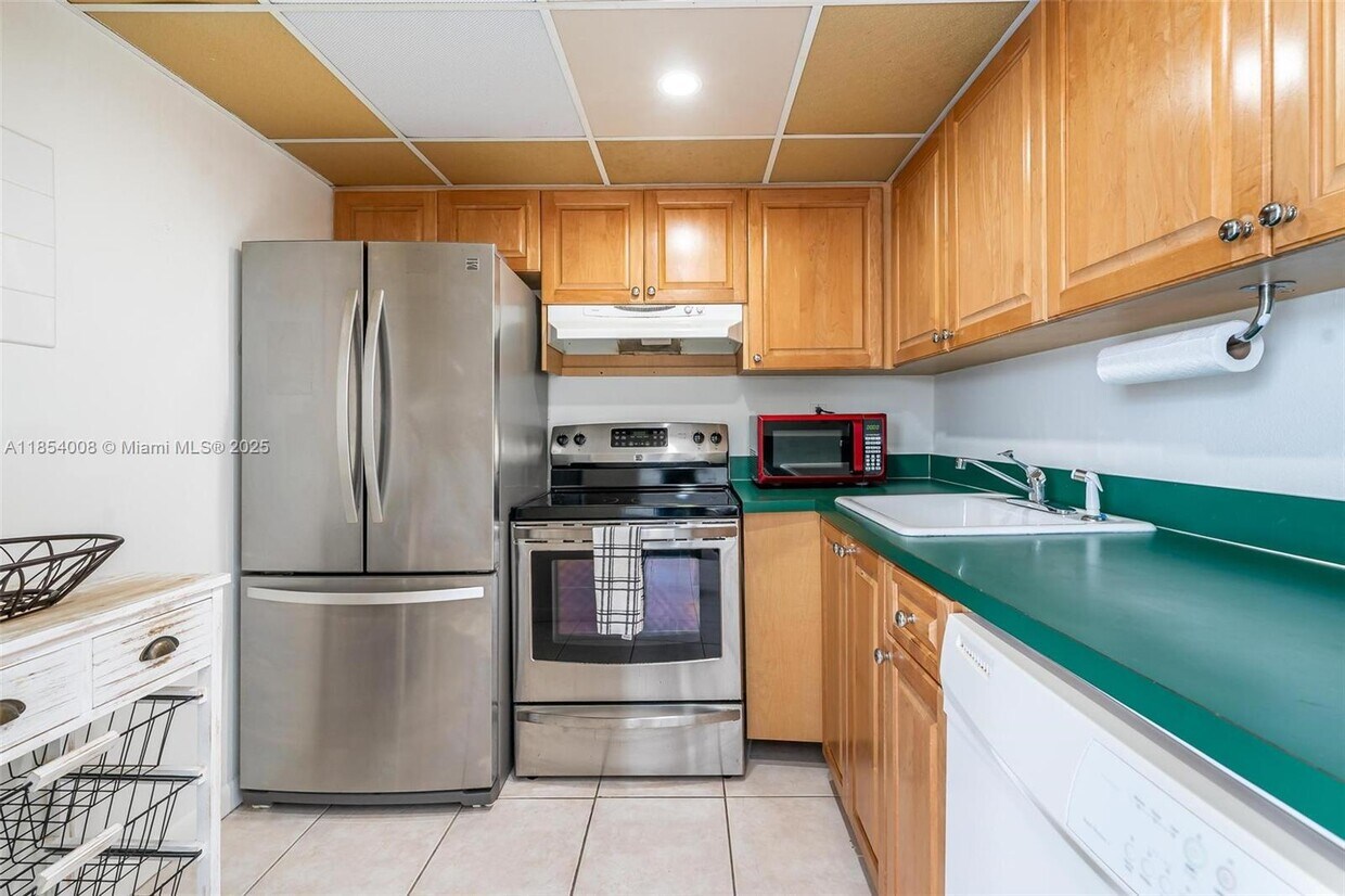 Foto principal - 9310 Fontainebleau Blvd