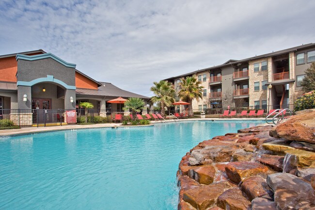 Vista Plum Creek Apartments Kyle, TX