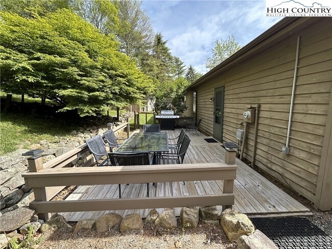 Building Photo - 112 Knoll Dr