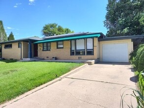 Building Photo - 3010 Country Club Dr