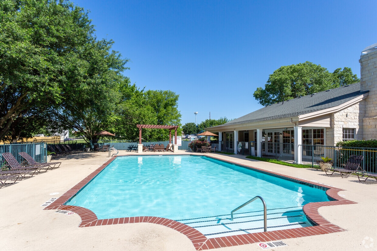 Arrowhead Park Apartments Austin Tx Apartments Com