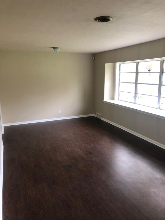Building Photo - 1633 Puryear Rd