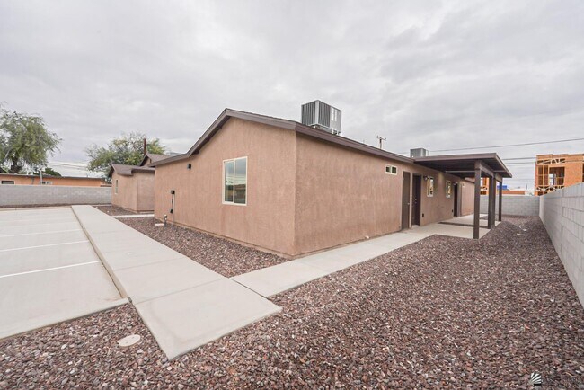 Foto del edificio - 1921 S Walnut Ave