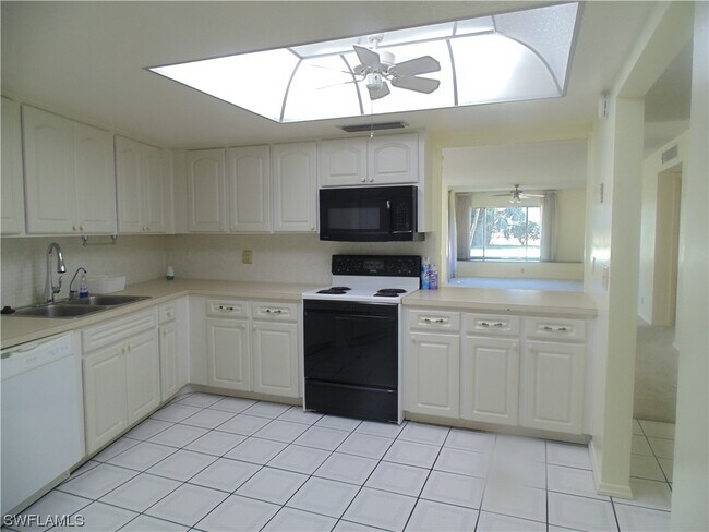 Foto del edificio - 2264 Winkler Ave