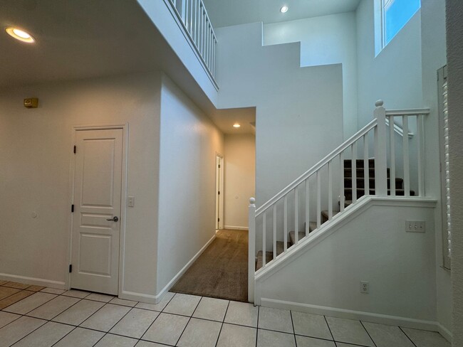 Foto del edificio - 5781 E Kaviland Ave