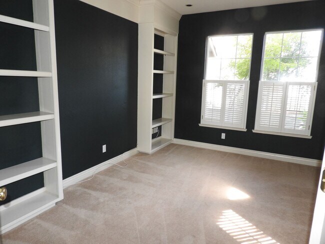 Building Photo - Beautiful Granite Bay Home in Gated Community