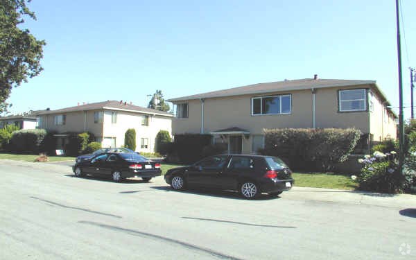 Building Photo - 876 Park Dr