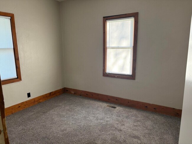 Foto del edificio - 4 Bedroom 2 Bath 1/2 Off First Months Rent!