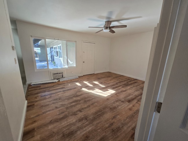 Foto del edificio - 11820 Hart St