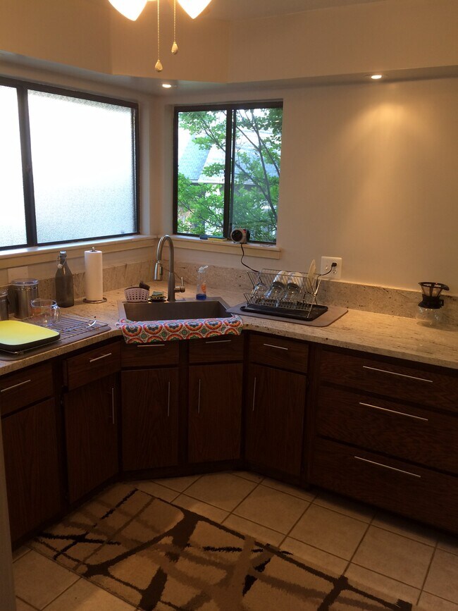 Building Photo - 12711 Oakdale Forest Ct