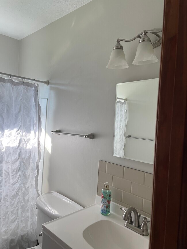 Building Photo - 450 Stevens Ct